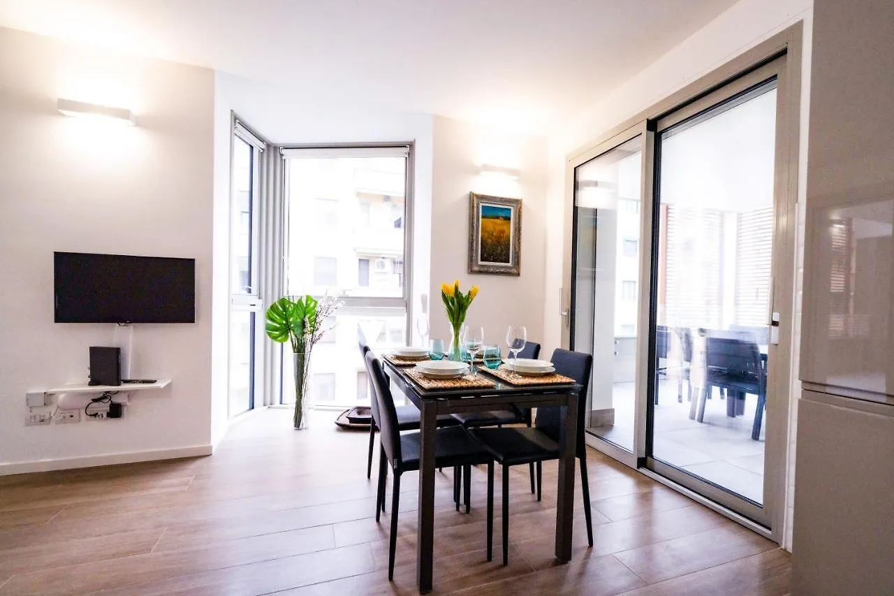 Amazing Brand New 2 Room Upper Scale With Condo Gym Close To Metro location