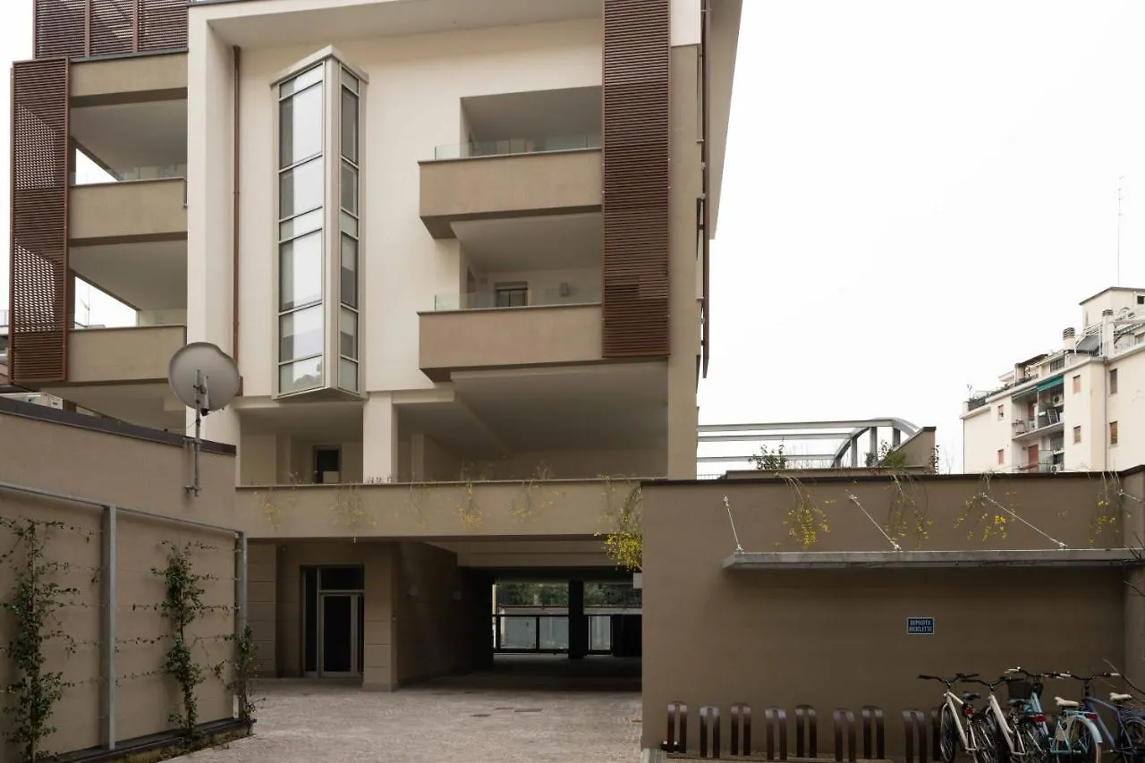 Amazing Brand New 2 Room Upper Scale With Condo Gym Close To Metro Milan Apartment